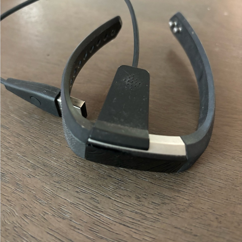 Fitbit Alta - Picture 2 of 2